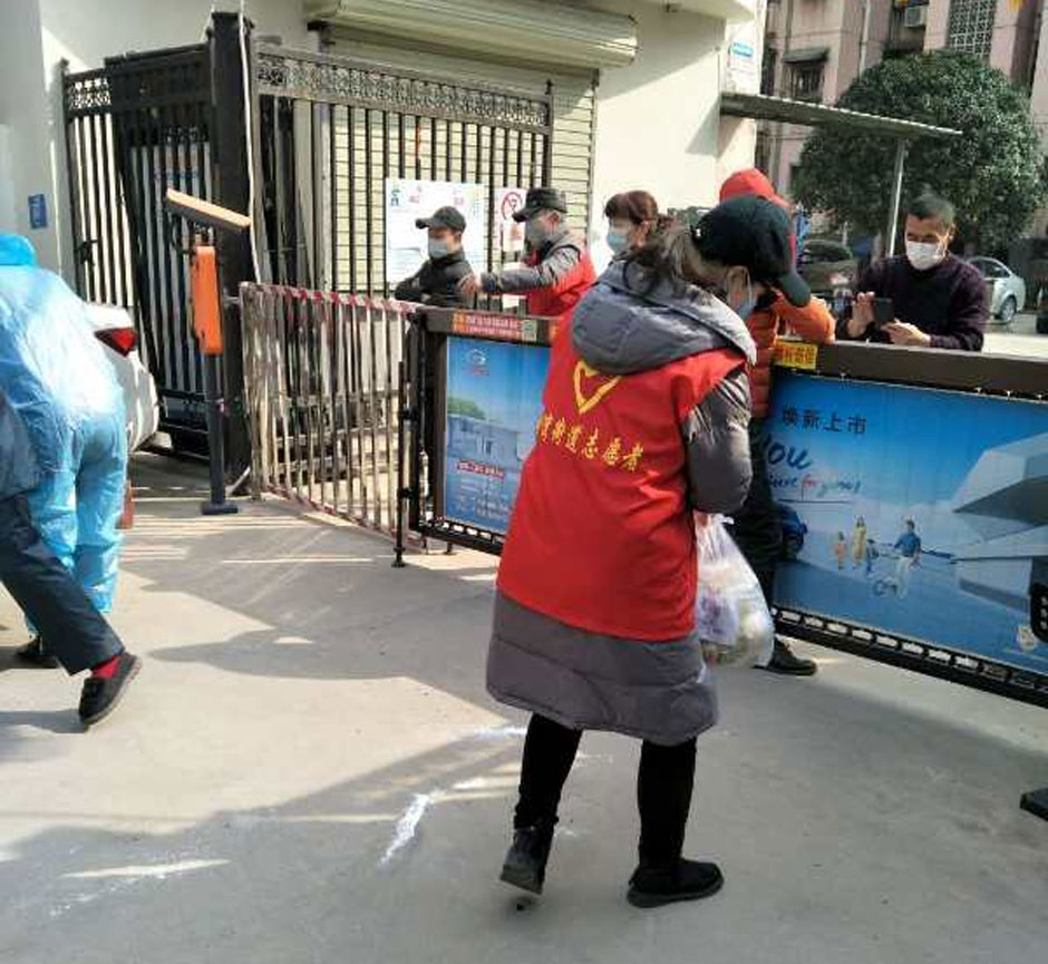 巾幗“她力量” “疫”線(xiàn)勇?lián)? class=